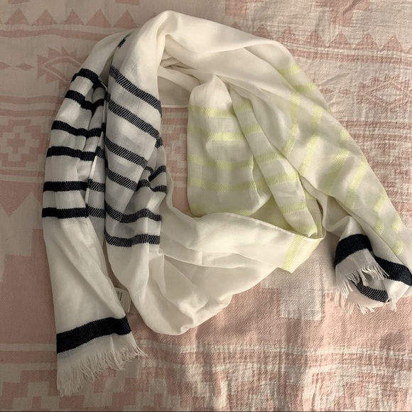 Joe Fresh Scarf - Picture 3 of 3